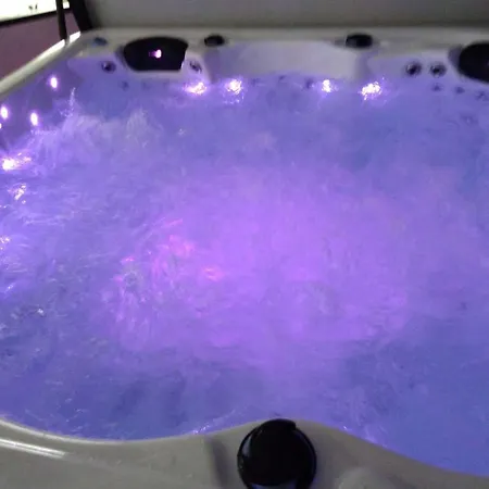 & Les Hirondelles De 2 A 8 Personnes Holiday home