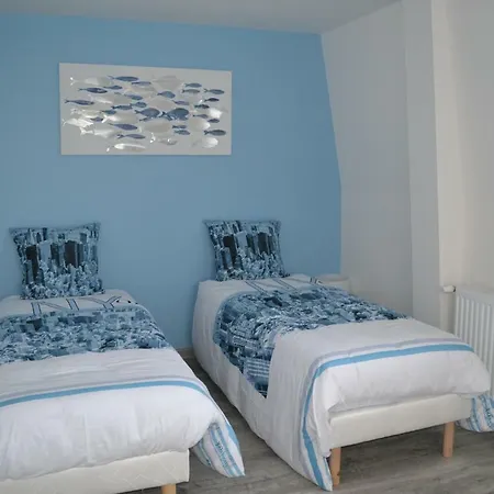 & Les Hirondelles De 2 A 8 Personnes Holiday home Arneke